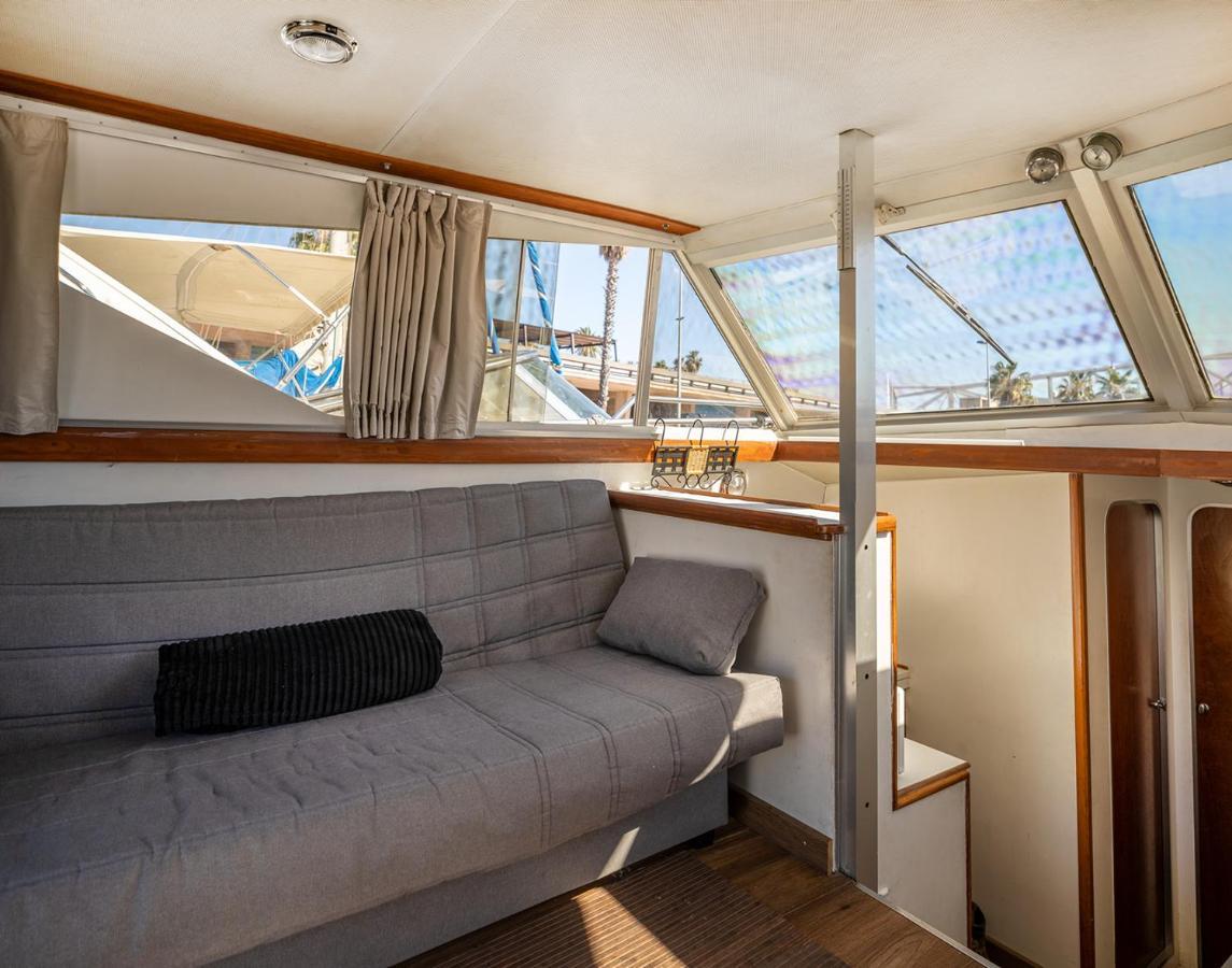 Spacious And Charming Boat In Port Forum 호텔 산트 아드리아 데 베소스 외부 사진
