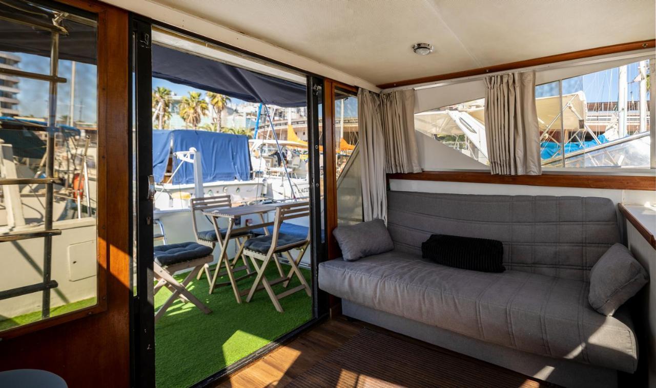 Spacious And Charming Boat In Port Forum 호텔 산트 아드리아 데 베소스 외부 사진